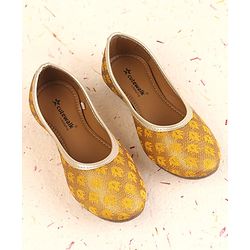 Cute Walk by Babyhug Foil Print Mojaris - Yellow