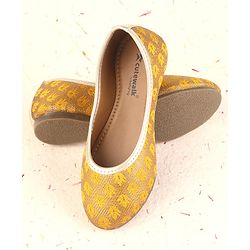 Cute Walk by Babyhug Foil Print Mojaris - Yellow
