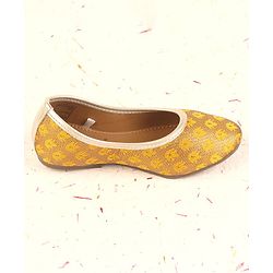 Cute Walk by Babyhug Foil Print Mojaris - Yellow