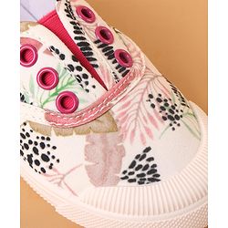 Cute Walk by Babyhug Slip On Style Casual Shoes Leaf Print - White