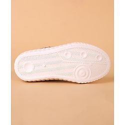Cute Walk by Babyhug Casual Shoes Floral Patch - Purple