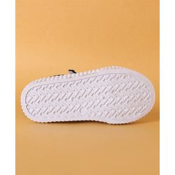 Cute Walk by Babyhug Casual Shoes with Velcro Closure- Black