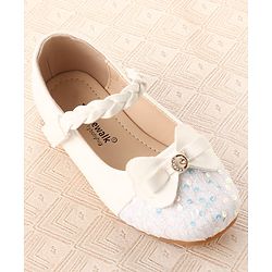 Cute Walk By Babyhug Bellies With Velcro Closure & Bow Applique - White