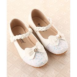 Cute Walk By Babyhug Bellies With Velcro Closure & Bow Applique - White