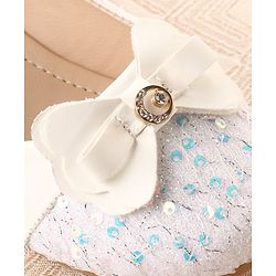 Cute Walk By Babyhug Bellies With Velcro Closure & Bow Applique - White