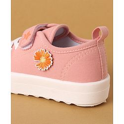 Cute Walk by Babyhug Casual Shoes with Velcro Closure Flower Applique - Pink