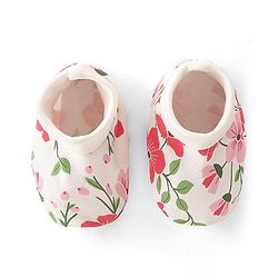 Babyhug 100% Cotton Knit Cap Mittens & Booties Set Floral  Print- White