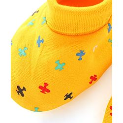Babyhug 100% Cotton Knit Mittens & Booties Set Helicopter Print- Yellow