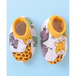 Babyhug 100% Cotton Cap Mittens & Booties Animal Print - Multicolour
