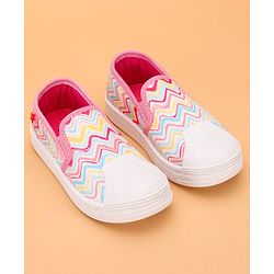 Cute Walk by Babyhug Slip On Casual Shoes Chevron Print - Pink