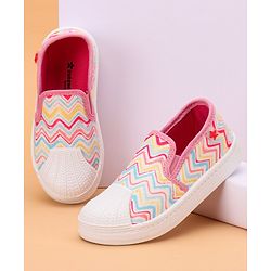 Cute Walk by Babyhug Slip On Casual Shoes Chevron Print - Pink