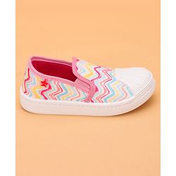 Cute Walk by Babyhug Slip On Casual Shoes Chevron Print - Pink