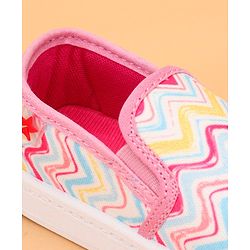 Cute Walk by Babyhug Slip On Casual Shoes Chevron Print - Pink