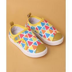 Cute Walk by Babyhug Casual Shoes With Velcro Closure Geometric Print - Yellow