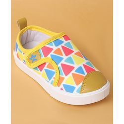 Cute Walk by Babyhug Casual Shoes With Velcro Closure Geometric Print - Yellow