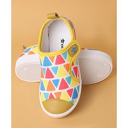 Cute Walk by Babyhug Casual Shoes With Velcro Closure Geometric Print - Yellow