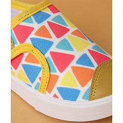 Cute Walk by Babyhug Casual Shoes With Velcro Closure Geometric Print - Yellow