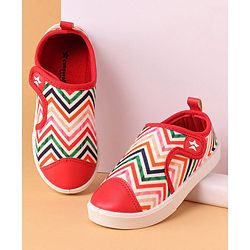 Cute Walk by Babyhug Casual Shoes With Velcro Closure Chevron Print- Dark Pink