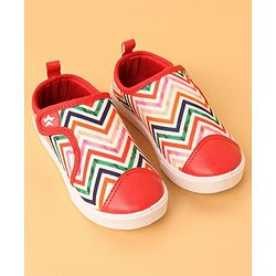 Cute Walk by Babyhug Casual Shoes With Velcro Closure Chevron Print- Dark Pink