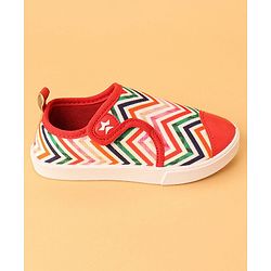 Cute Walk by Babyhug Casual Shoes With Velcro Closure Chevron Print- Dark Pink