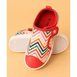 Cute Walk by Babyhug Casual Shoes With Velcro Closure Chevron Print- Dark Pink