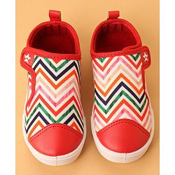 Cute Walk by Babyhug Casual Shoes With Velcro Closure Chevron Print- Dark Pink