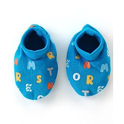 Babyhug 100% Cotton Knit Cap Mittens And Booties Alphabet Print - Blue