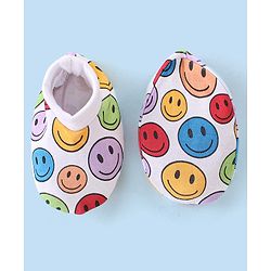 Babyhug 100% Cotton Knit Cap Mittens And Booties Smiley Print - Multicolor