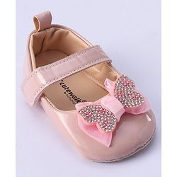 Cute Walk by Babyhug Velcro Closure Booties Bow Applique - Pink