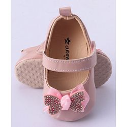 Cute Walk by Babyhug Velcro Closure Booties Bow Applique - Pink