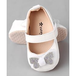 Cute Walk by Babyhug Velcro Closure Booties Bow Applique - White