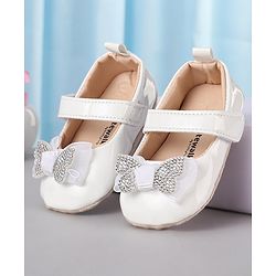 Cute Walk by Babyhug Velcro Closure Booties Bow Applique - White