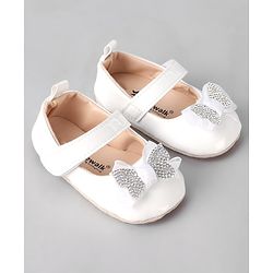 Cute Walk by Babyhug Velcro Closure Booties Bow Applique - White