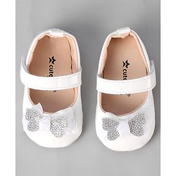 Cute Walk by Babyhug Velcro Closure Booties Bow Applique - White