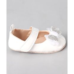 Cute Walk by Babyhug Velcro Closure Booties Bow Applique - White