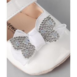 Cute Walk by Babyhug Velcro Closure Booties Bow Applique - White
