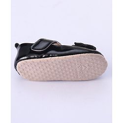 Cute Walk by Babyhug Velcro Closure Booties Bow Applique - Pink