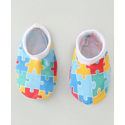 Babyhug 100% Cotton Cap Mittens & Booties Set Puzzle Print - Multicolour
