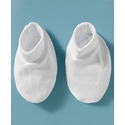 Babyhug 100% Cotton Knit Full Sleeves Onesie With  Cap Mittens & Booties Set Solid Colour - White