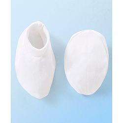 Babyhug 100% Cotton Knit Full Sleeves Onesie With  Cap Mittens & Booties Set Solid Colour - White