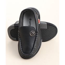 Cute Walk by Babyhug Slip On Solid Formal Shoes Star Applique - Black