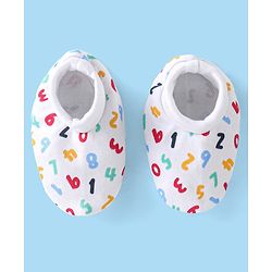Babyhug 100% Cotton Knit Mitten & Booties With Numeric Print - White