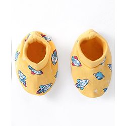 Babyhug 100% Cotton Knit Rocket Printed Mittens & Booties Set - Yellow