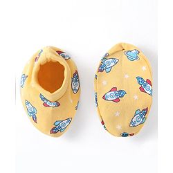 Babyhug 100% Cotton Knit Rocket Printed Mittens & Booties Set - Yellow