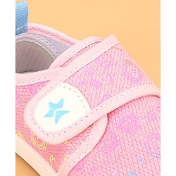 Cute Walk by Babyhug Casual Shoes with Velcro Trophy Print - Blue