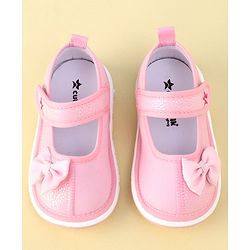 Cute Walk by Babyhug Velcro Closure Sequinned Sandals with Bow Applique - Pink