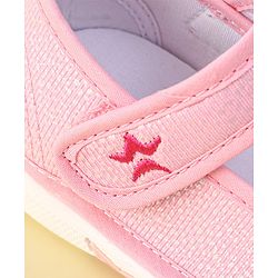 Cute Walk by Babyhug Velcro Closure Sequinned Sandals with Bow Applique - Pink