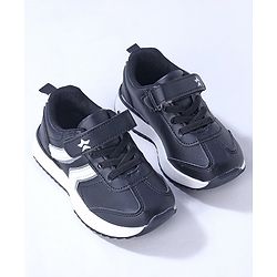 Cute Walk by Babyhug Sneaker  with Velcro Closure - Black & White
