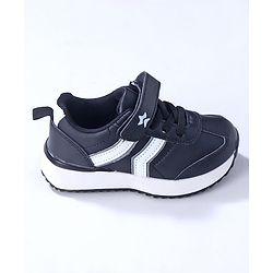 Cute Walk by Babyhug Sneaker  with Velcro Closure - Black & White