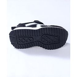 Cute Walk by Babyhug Sneaker  with Velcro Closure - Black & White